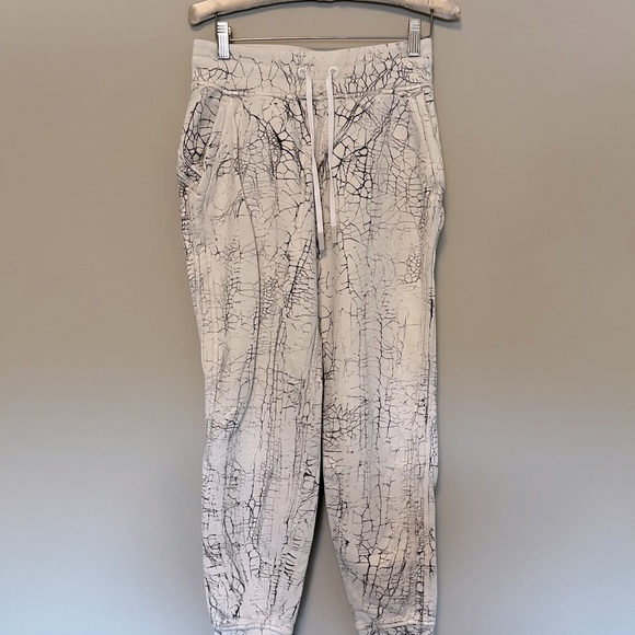 ***SOLD****. Lululemon warm down jogger thread dye - Picture 2 of 6
